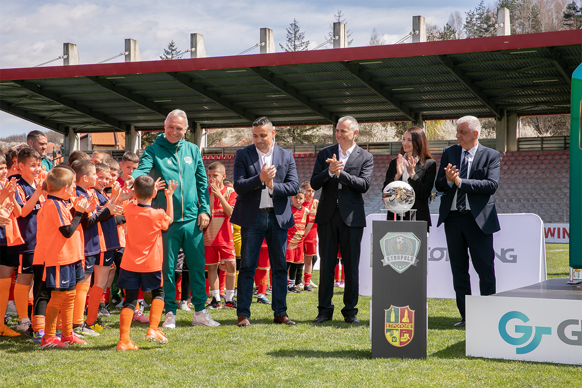 Hristo Stoichkov with Mrs. Rumyana Ivanova and other official guests of the Etropole football tournament.